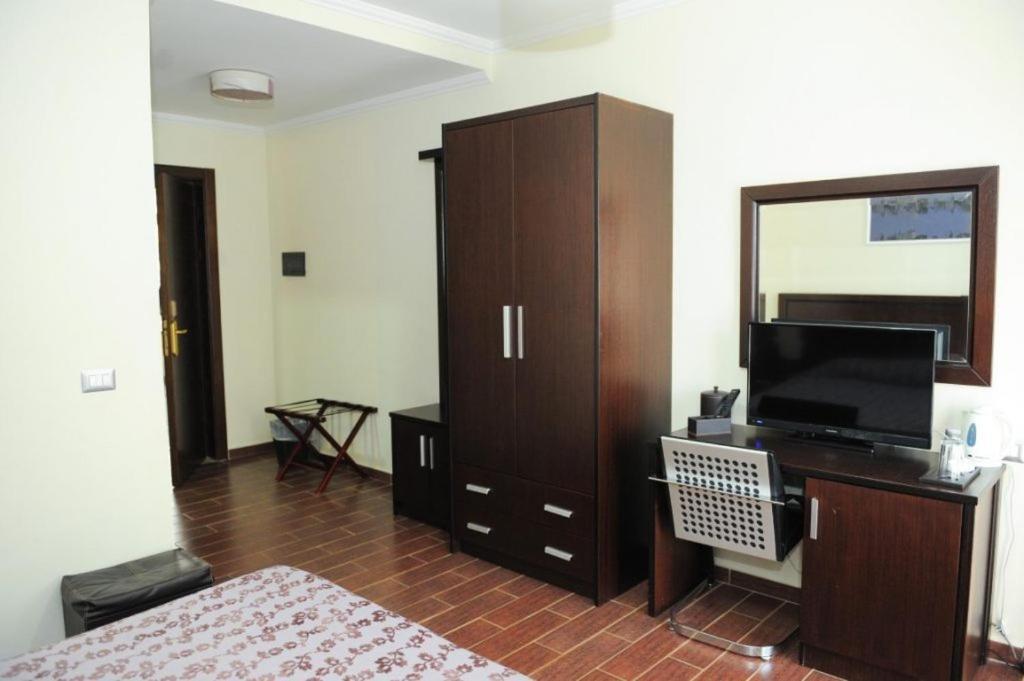 Hotel Leonardo Shkallnur Luaran gambar